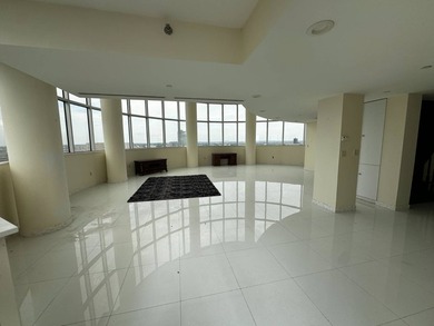 Luxury 3 bedroom and 3.5 bathroom condo penthouse apartment in - photo 3