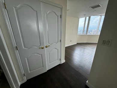 Luxury 3 bedroom and 3.5 bathroom condo penthouse apartment in - photo 6