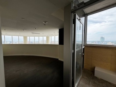 Luxury 3 bedroom and 3.5 bathroom condo penthouse apartment in - photo 8