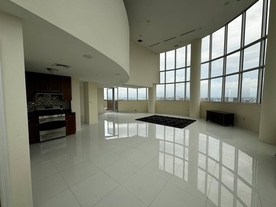 Luxury 3 bedroom and 3.5 bathroom condo penthouse apartment in - photo 9