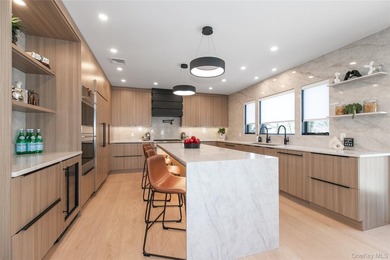 Stunning Modern 2025 Home Set On A Peaceful, Level Property In - photo 10