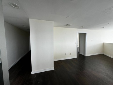 Luxury 3 bedroom and 3.5 bathroom condo penthouse apartment in - photo 10