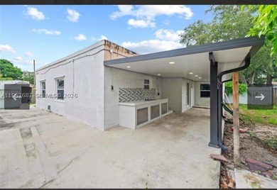 Centrally located 3/1 spacious home. This home features impacy - photo 18