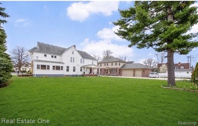 A timeless home in a beloved neighborhood, thoughtfully - photo 4