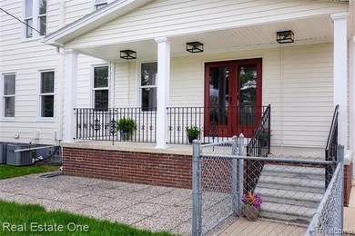 A timeless home in a beloved neighborhood, thoughtfully - photo 7