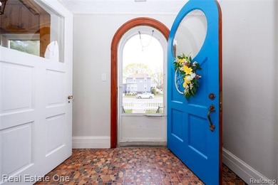 A timeless home in a beloved neighborhood, thoughtfully - photo 9
