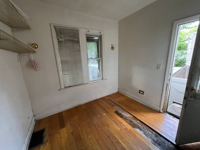 Welcome to this unique and versatile townhouse located in the - photo 5