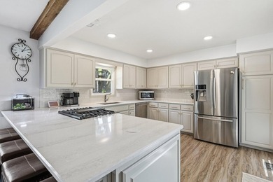Welcome to the perfect blend of comfort and recreation in this - photo 7