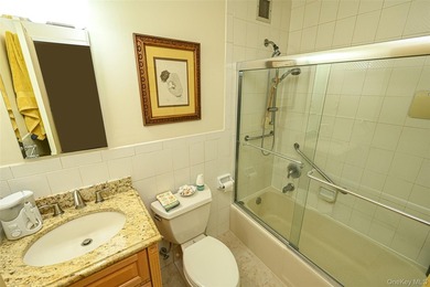 Magnificent Large Corner Apartment in Luxury Building along Long - photo 8