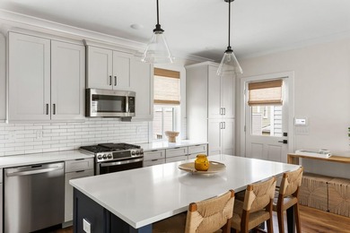 Welcome to 18 Iron Forge Alley, a beautifully designed luxury - photo 11