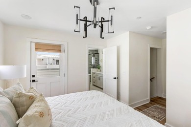 Welcome to 18 Iron Forge Alley, a beautifully designed luxury - photo 18