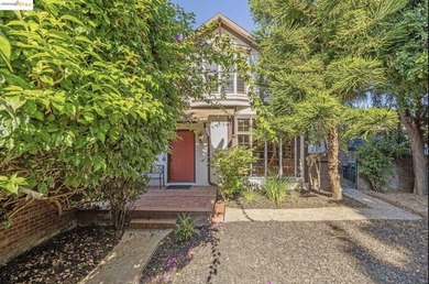 Originally built as a carriage house for the historic Oak Tree - photo 1