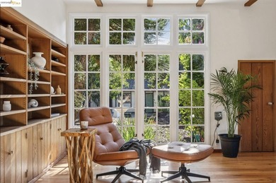Originally built as a carriage house for the historic Oak Tree - photo 2