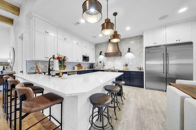 OMG! Nothing like this on the market. Cutest farmhouse this side - photo 32