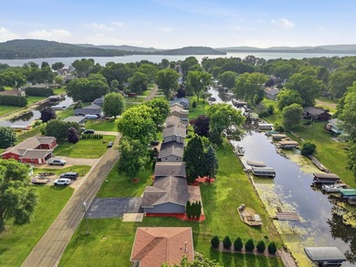 Experience Lake Wisconsin living in this beautifully remodeled 3 - photo 2
