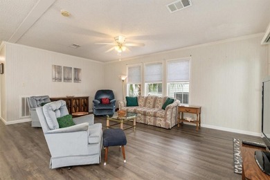 Welcome to this furnished, move-in ready 2-bedroom, 2-bath - photo 9