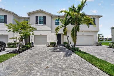 Modern Lakeside Living in Lake Worth | Gated Community 6933 - photo 1