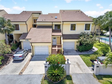 EMERALD POINTE! 2 BEDROOM, 2.5 BATH, 1-CAR GARAGE TOWNHOME IN - photo 2