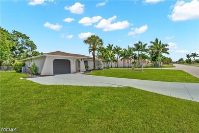 Charming 3-Bedroom Pool Home on a Desirable Corner Lot in - photo 3
