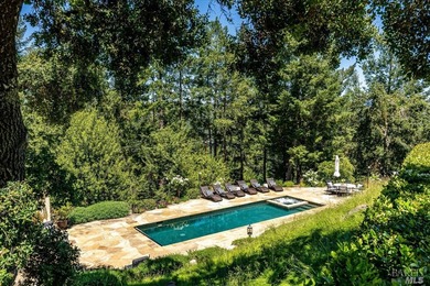 Experience luxurious Napa Valley living in this completely - photo 8
