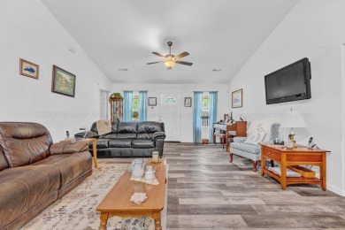 Like New 3BR 2Bath open for plan large closets and spacious - photo 5