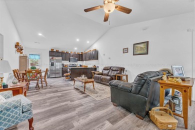 Like New 3BR 2Bath open for plan large closets and spacious - photo 6