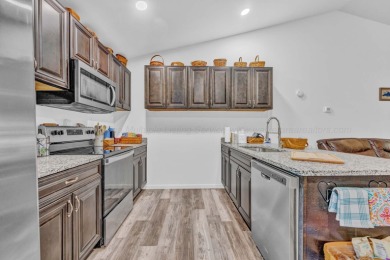 Like New 3BR 2Bath open for plan large closets and spacious - photo 7