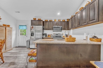 Like New 3BR 2Bath open for plan large closets and spacious - photo 8