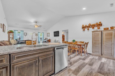 Like New 3BR 2Bath open for plan large closets and spacious - photo 9