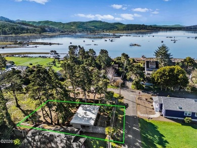 Charming, light-filled 2-bedroom, 1-bath beach cottage-just two - photo 3