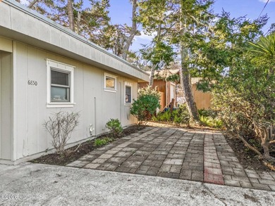 Charming, light-filled 2-bedroom, 1-bath beach cottage-just two - photo 4