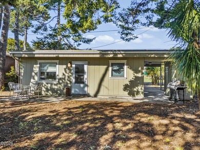 Charming, light-filled 2-bedroom, 1-bath beach cottage-just two - photo 8