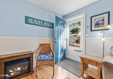 Charming, light-filled 2-bedroom, 1-bath beach cottage-just two - photo 9