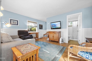 Charming, light-filled 2-bedroom, 1-bath beach cottage-just two - photo 10
