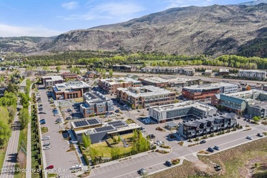 Impeccably maintained, top-floor, two-bedroom, two-bath Triangle - photo 22
