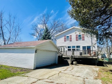 Lake Home Sale Pending in Fox Lake, Illinois