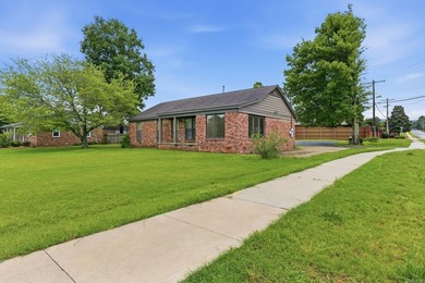 This free-standing 1,600 SF office building is ideally - photo 2