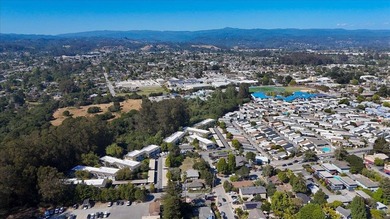 Beautifully refreshed and move-in ready Santa Cruz condo near - photo 32