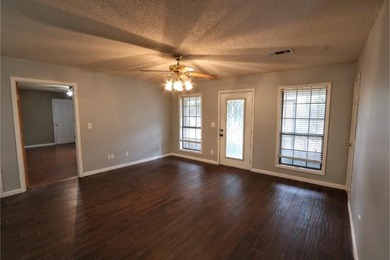 Don't miss out on this fabulous opportunity! Estate-style - photo 9