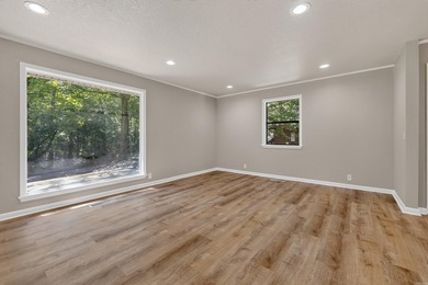 Ready to move in and nothing to do. This roomy three bedroom 2 - photo 4