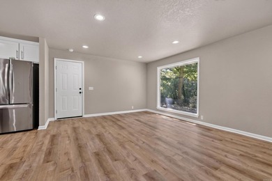 Ready to move in and nothing to do. This roomy three bedroom 2 - photo 5