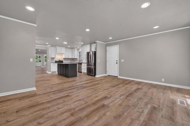 Ready to move in and nothing to do. This roomy three bedroom 2 - photo 6