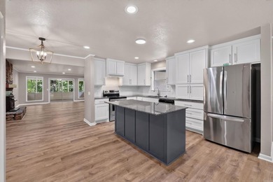 Ready to move in and nothing to do. This roomy three bedroom 2 - photo 7