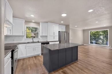 Ready to move in and nothing to do. This roomy three bedroom 2 - photo 8