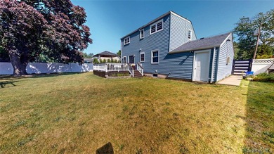 Welcome to 510 11th Street, West Babylon. This spacious - photo 22