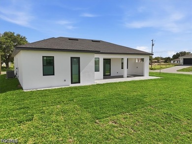 Welcome to this stunning new construction home offering 4 - photo 3