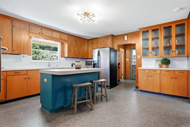 Classic MIDTOWN LITTLE ROCK ranch on a large corner lot with 2 - photo 5