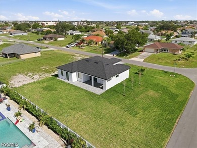Welcome to this stunning new construction home offering 4 - photo 6