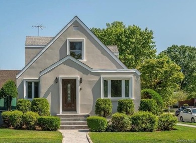 Don't miss this exceptional opportunity to own a legal 2 family - photo 1