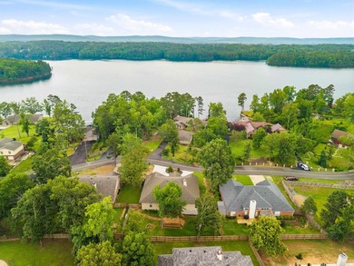 Located on highly coveted Peninsula Drive, this well-kept - photo 3
